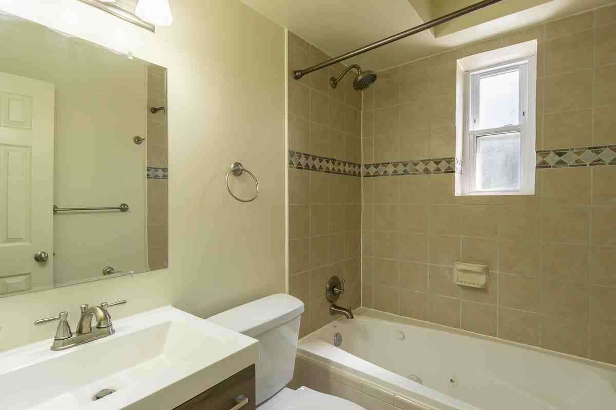 1310 Congress St Se #303 - Photo 7 of 11