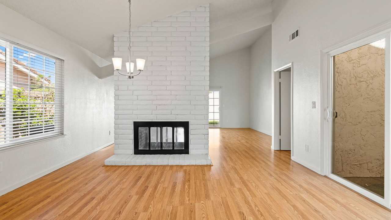 1270 Hartford Cir - Photo 3 of 19