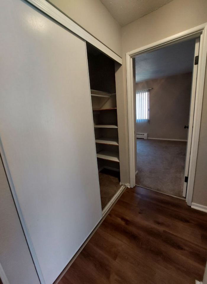 Marydale Lakeview Apartments - Photo 2 of 16