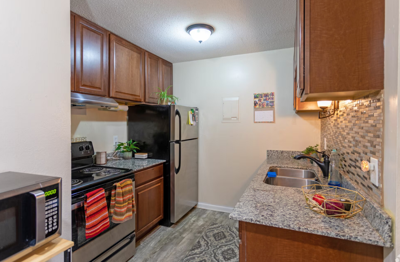 Marydale Lakeview Apartments - Photo 4 of 16