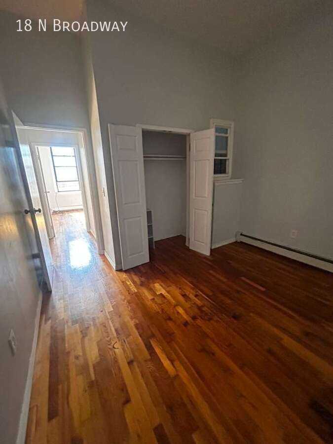 18 N Broadway - Photo 2 of 10