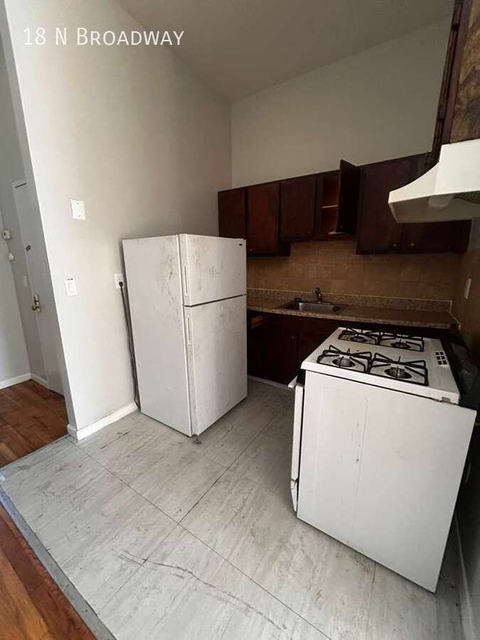 18 N Broadway - Photo 5 of 10