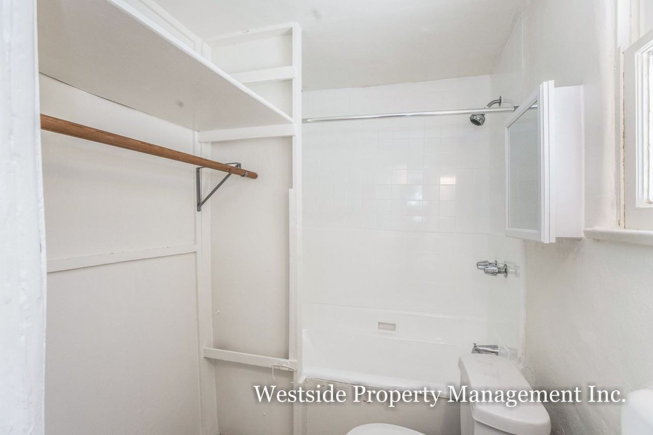 2219 3rd Street #7 - Photo 4 of 8