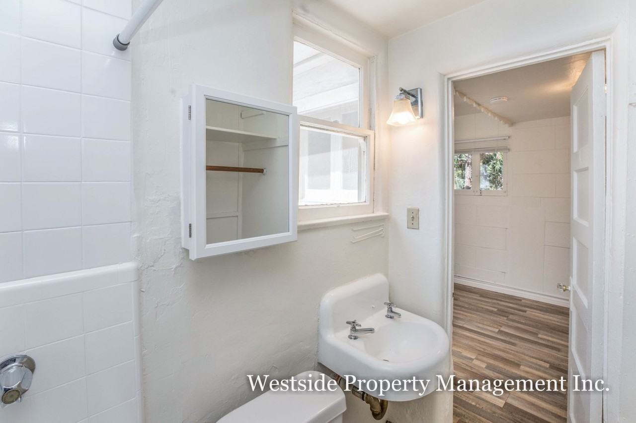 2219 3rd Street #7 - Photo 5 of 8