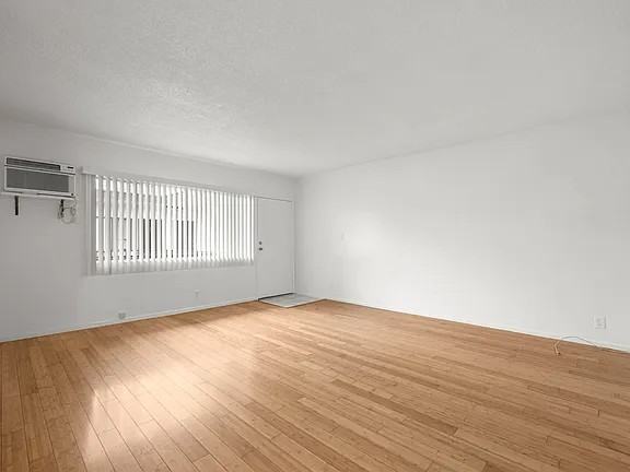 723 N Gramercy Pl #9 - Photo 3 of 11