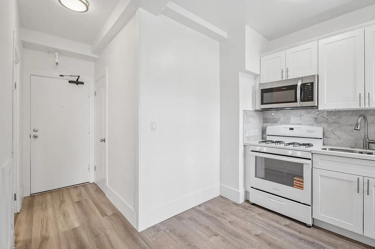 2424 Wilshire Blvd #320 - Photo 3 of 31