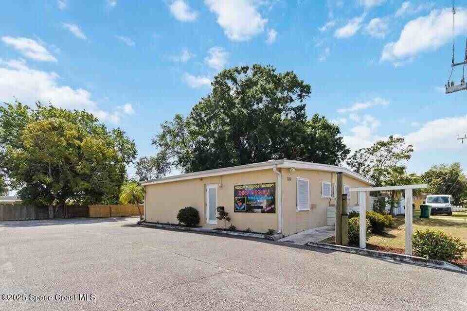 1313 Croton Rd - Photo 3 of 38