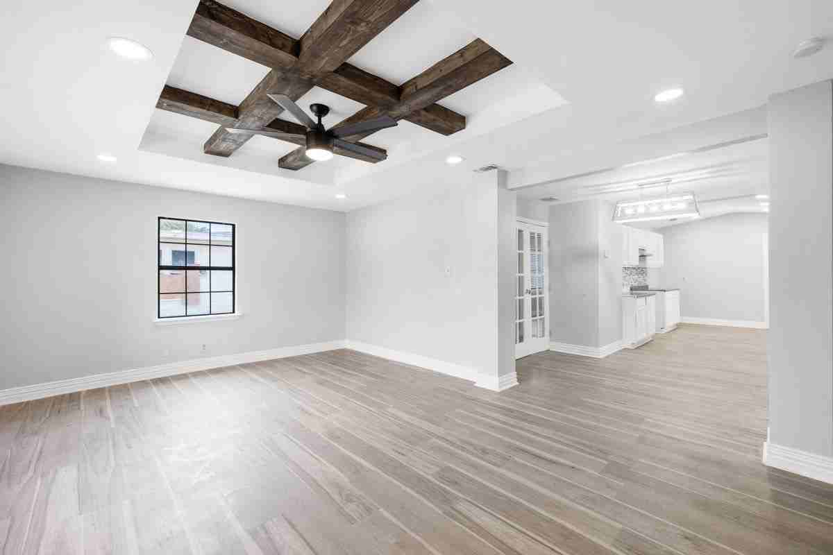 1206 E Samano St - Photo 3 of 23