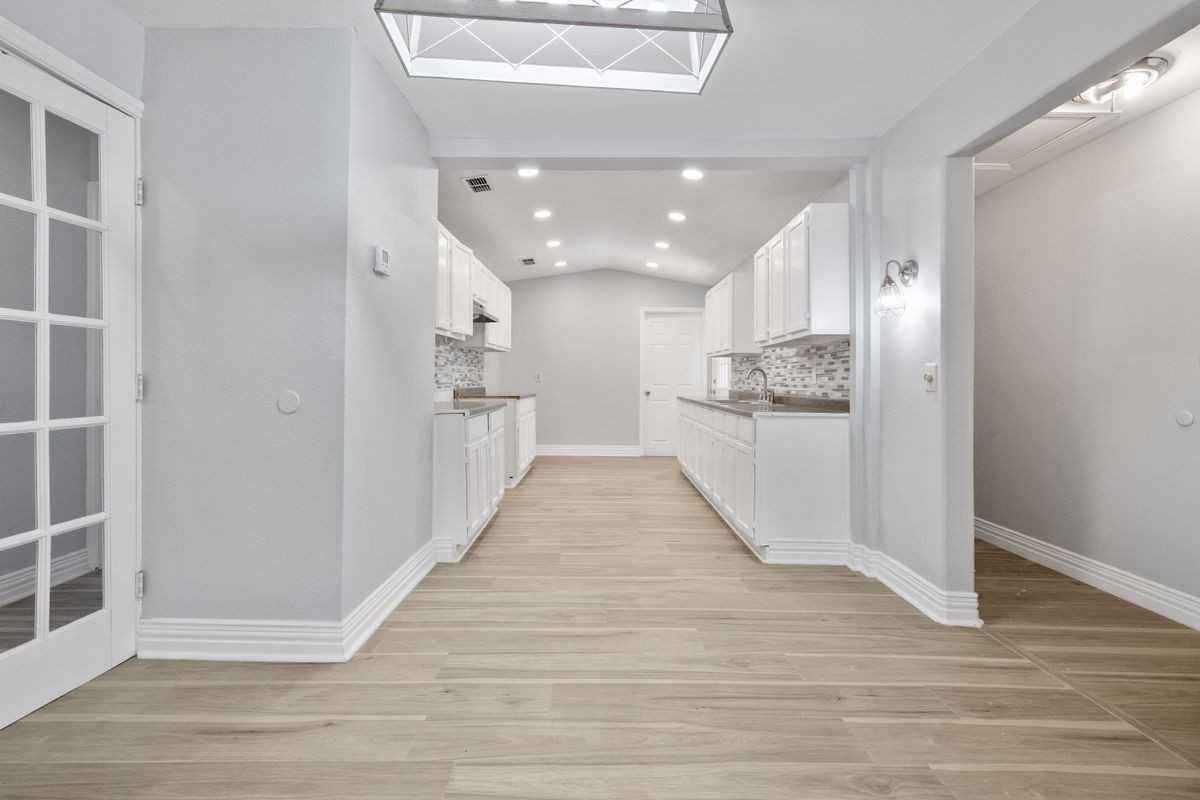 1206 E Samano St - Photo 4 of 23