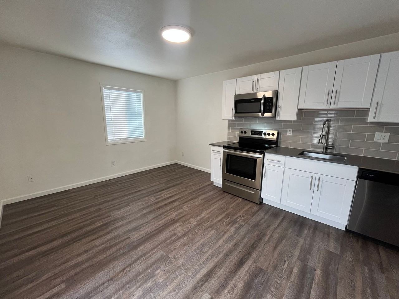 8617 E Coronado Rd #B - Photo 4 of 32