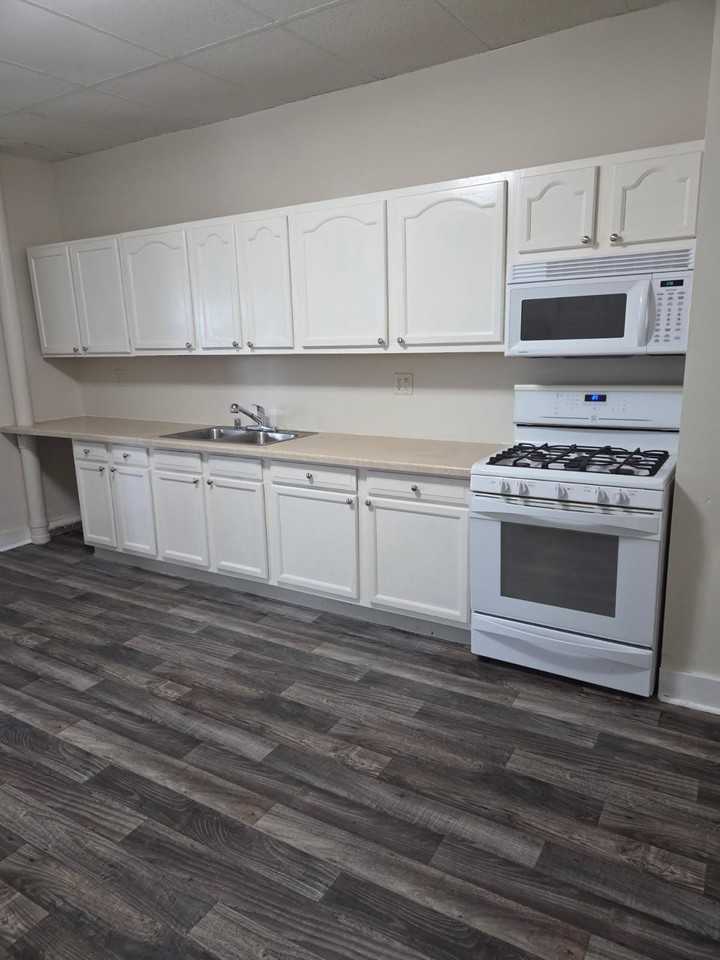 114 W Wisconsin Ave - Photo 2 of 16