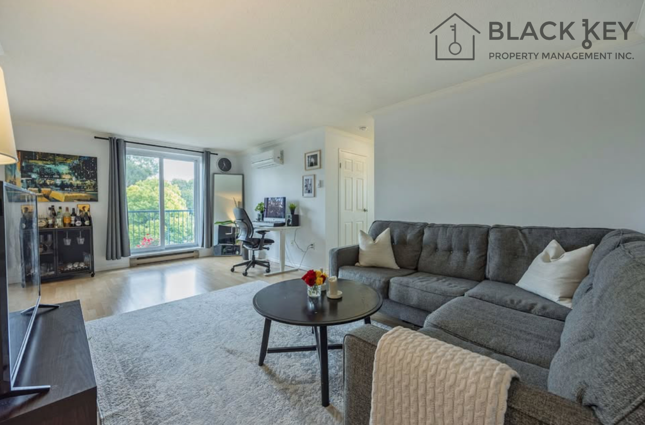 986 Huron St #501 - Photo 2 of 10