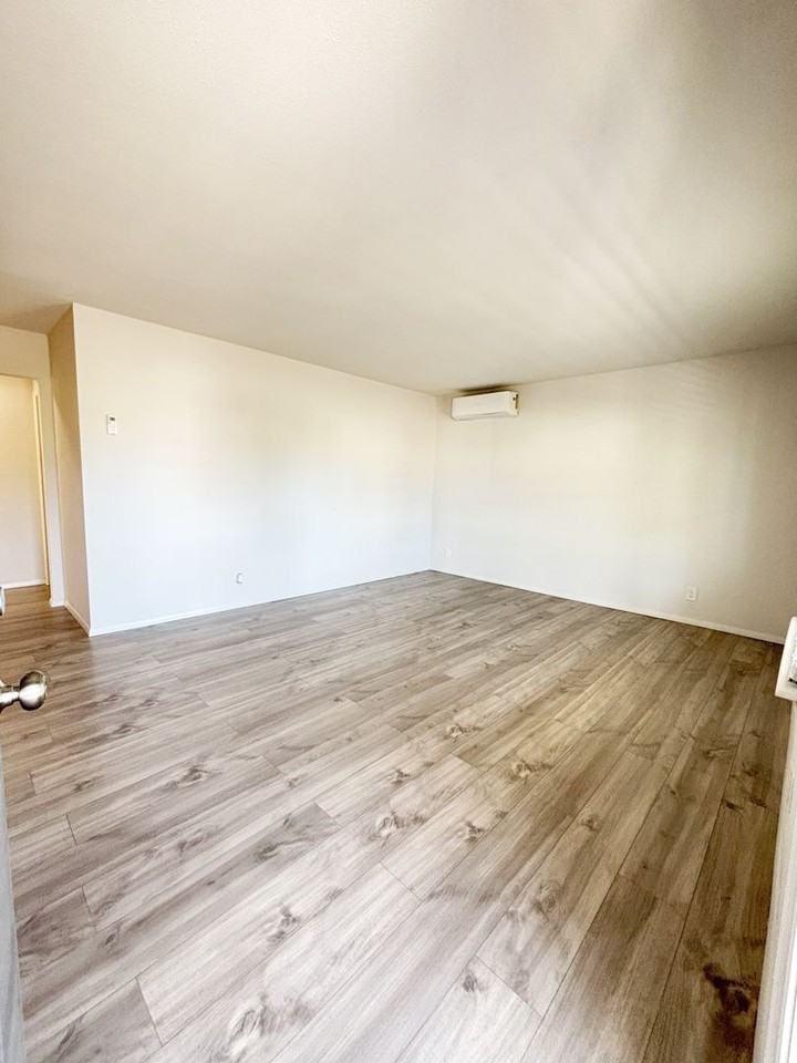 LEGACY @49th - Photo 4 of 37