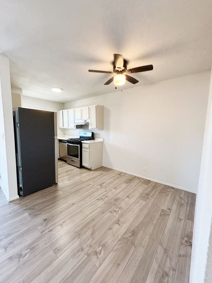 LEGACY @49th - Photo 7 of 37