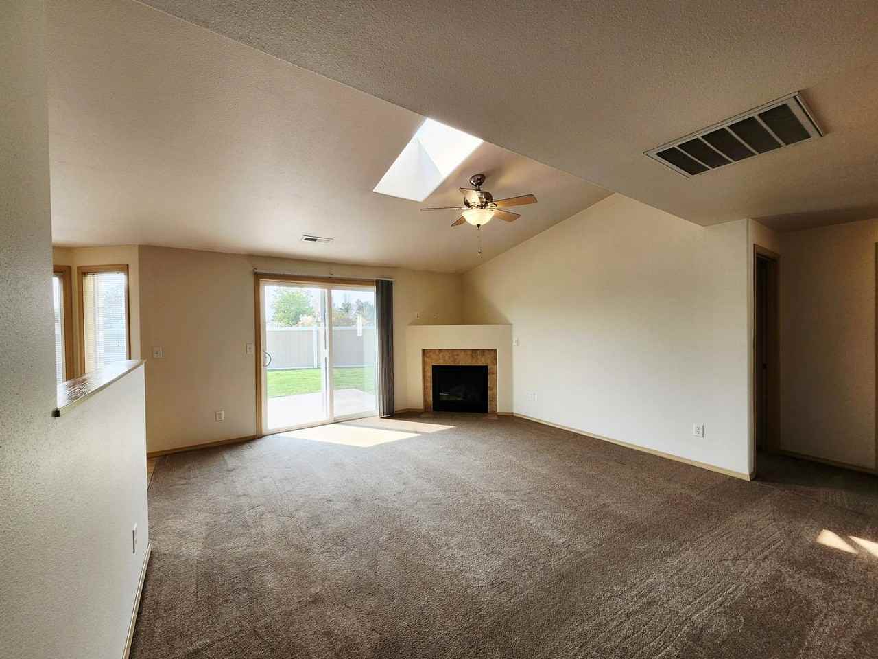 5822 Austin Ct - Photo 4 of 24