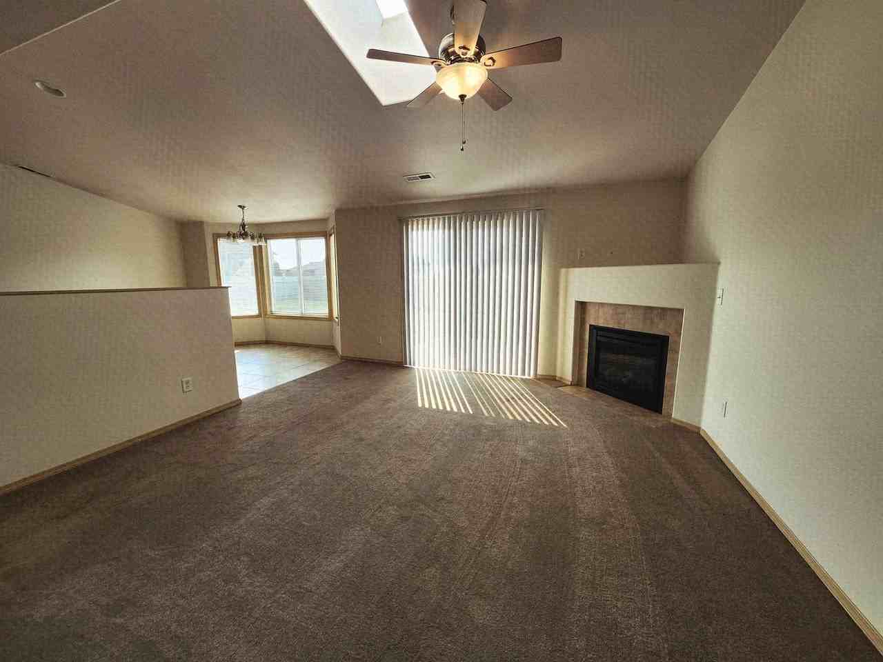 5822 Austin Ct - Photo 5 of 24