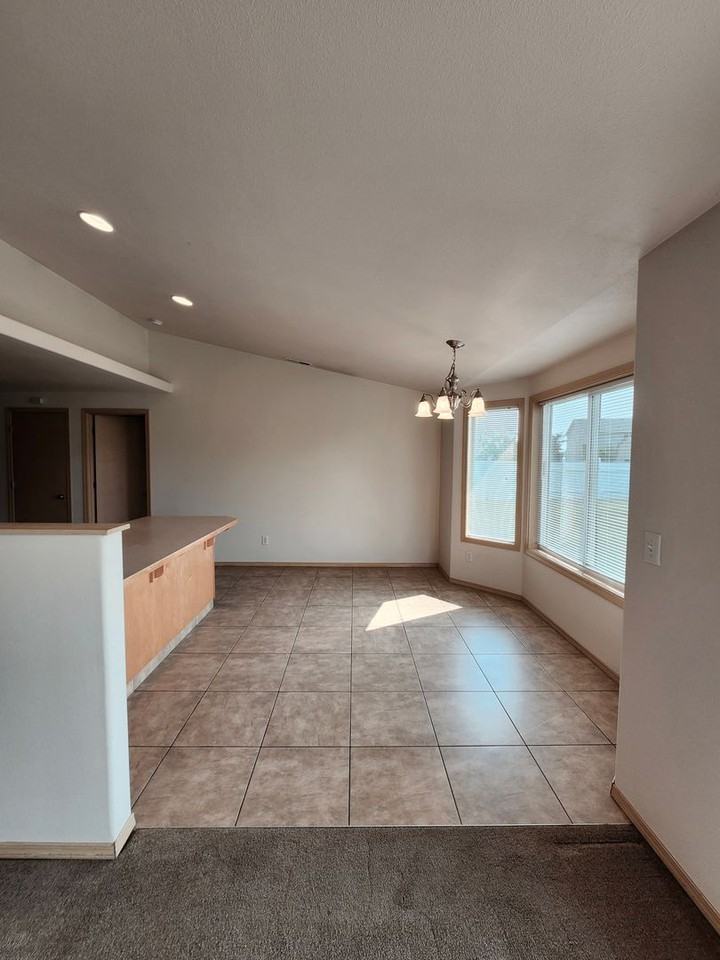 5822 Austin Ct - Photo 6 of 24