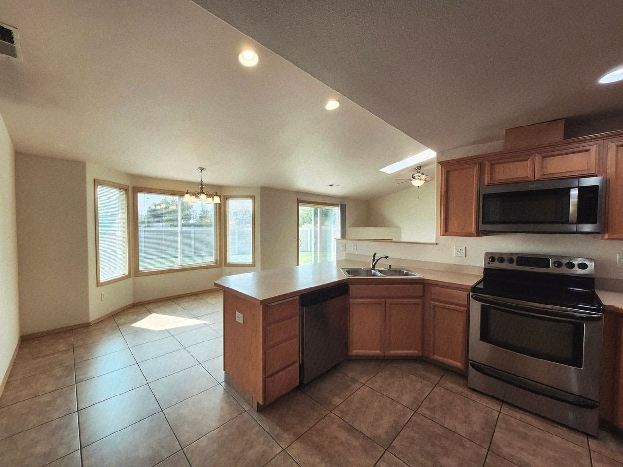 5822 Austin Ct - Photo 7 of 24