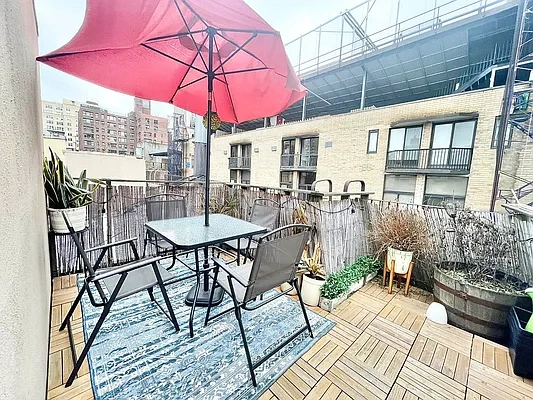 E 18th St #FF3 - Photo 2 of 6