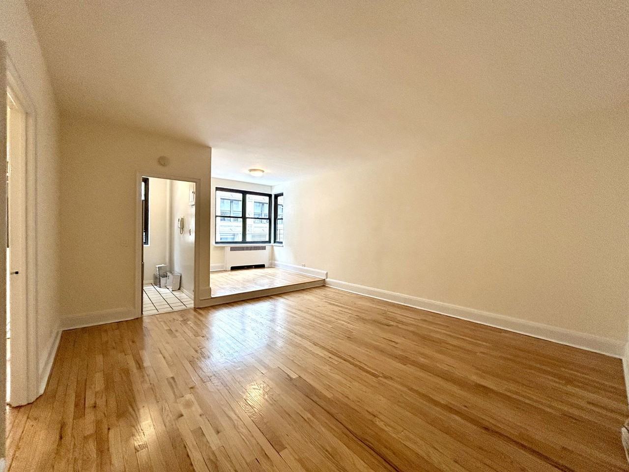 124 E 24th St #G6 - Photo 2 of 8