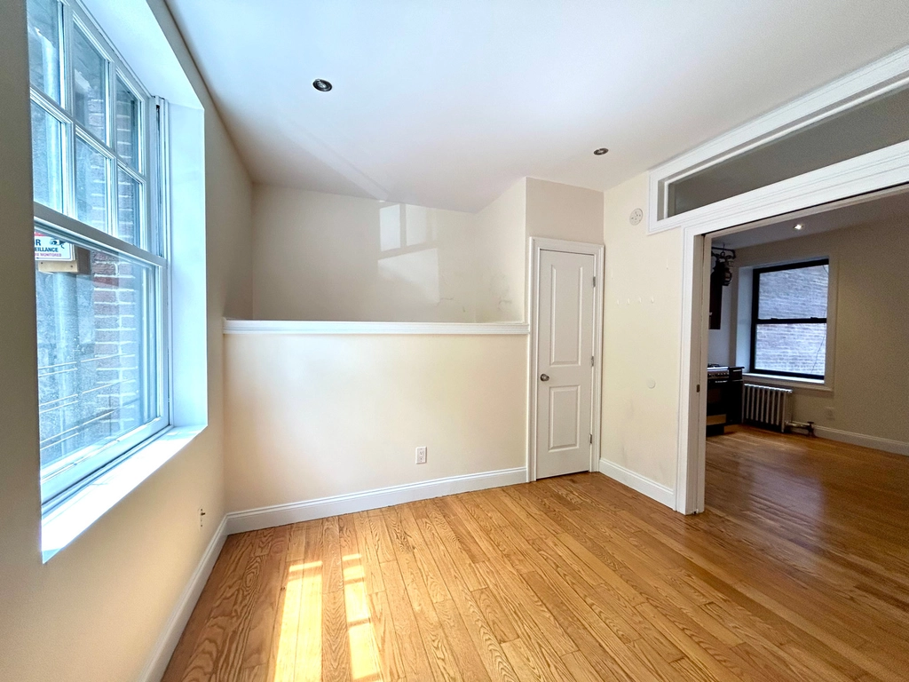 W 11th St #1D - Photo 2 of 4