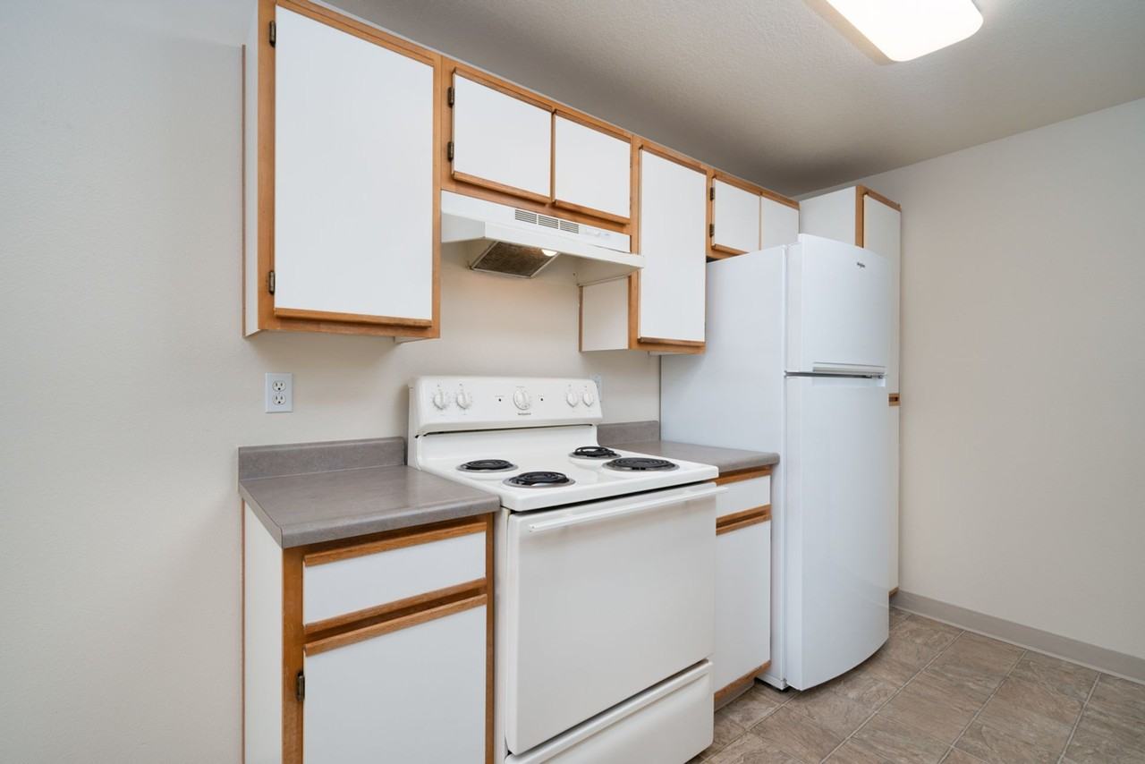 Mountain Crest Apartments - Photo 2 of 34