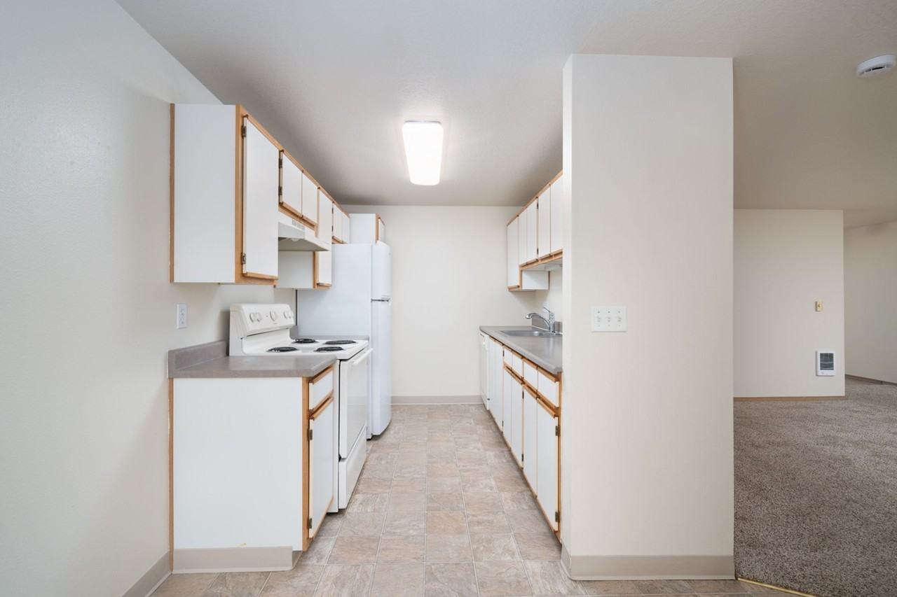 Mountain Crest Apartments - Photo 3 of 34