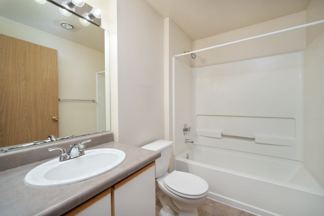 Mountain Crest Apartments - Photo 6 of 34