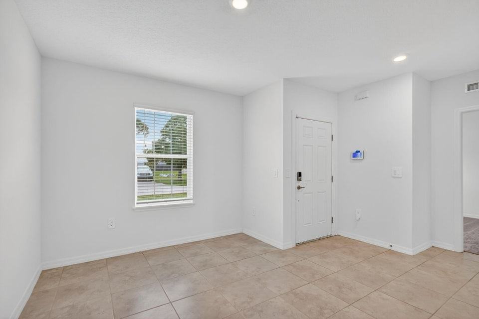 657 Ne Horizon Ln - Photo 5 of 8