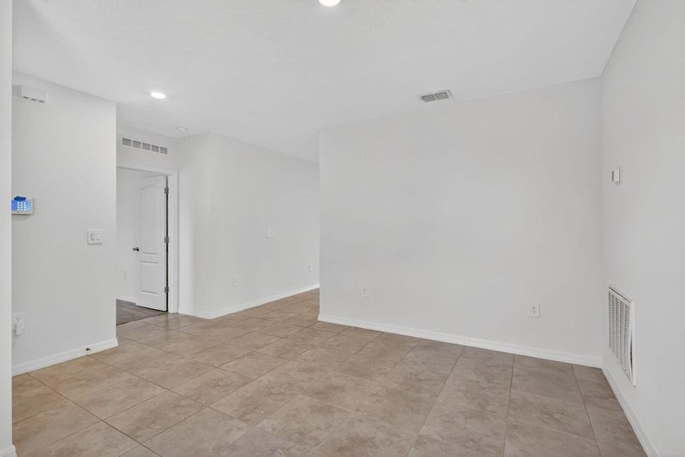 657 Ne Horizon Ln - Photo 6 of 8