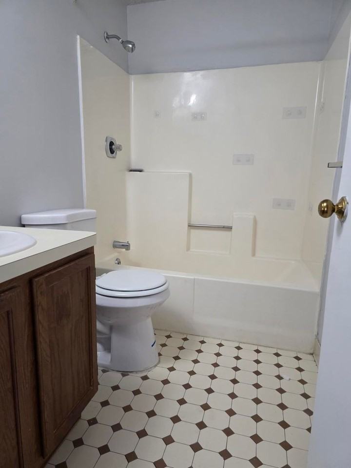 73 Oakridge Dr - Photo 2 of 8