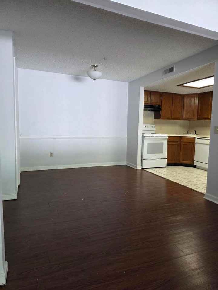 73 Oakridge Dr - Photo 6 of 8