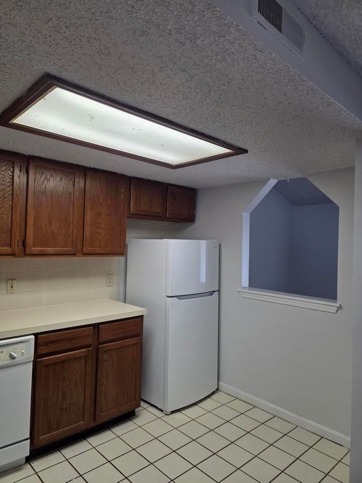 73 Oakridge Dr - Photo 7 of 8