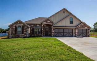 featured image of 4609 Sw Plumley Ave