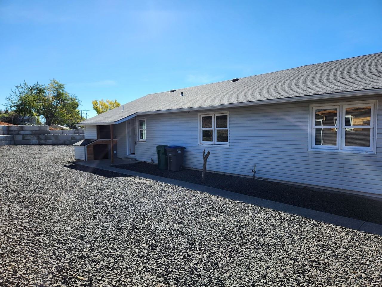 2732 Maple St - Photo 2 of 16