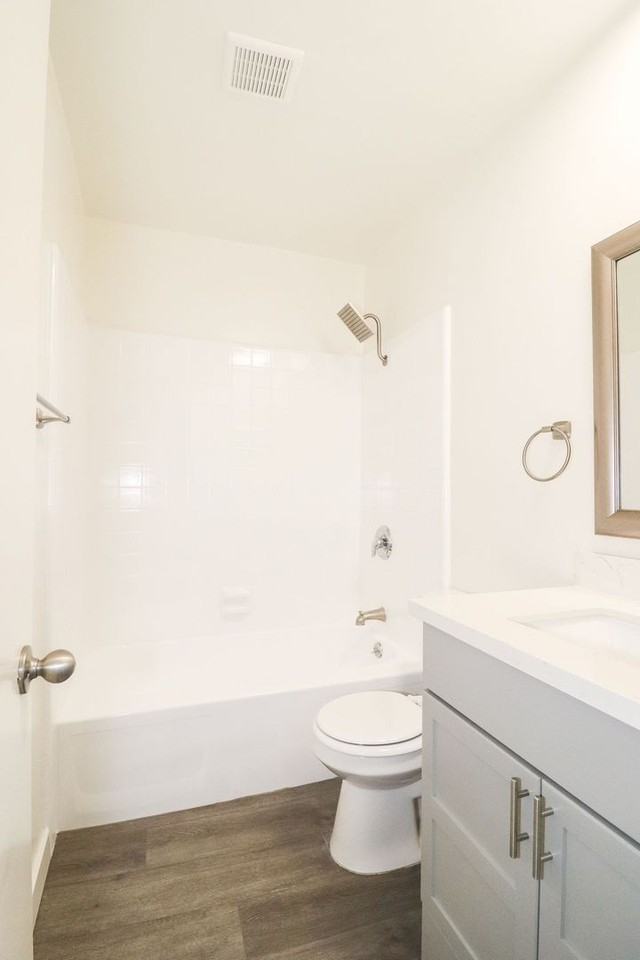 Encino Plaza Apartments - Photo 2 of 15