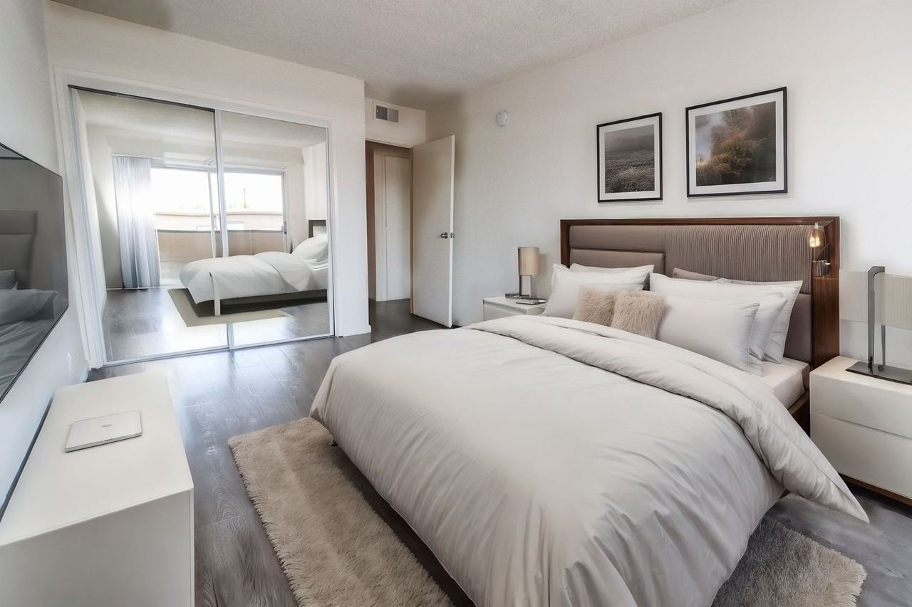 Encino Plaza Apartments - Photo 3 of 15