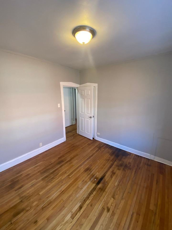 7237-43 S Bennett Ave - Photo 4 of 11