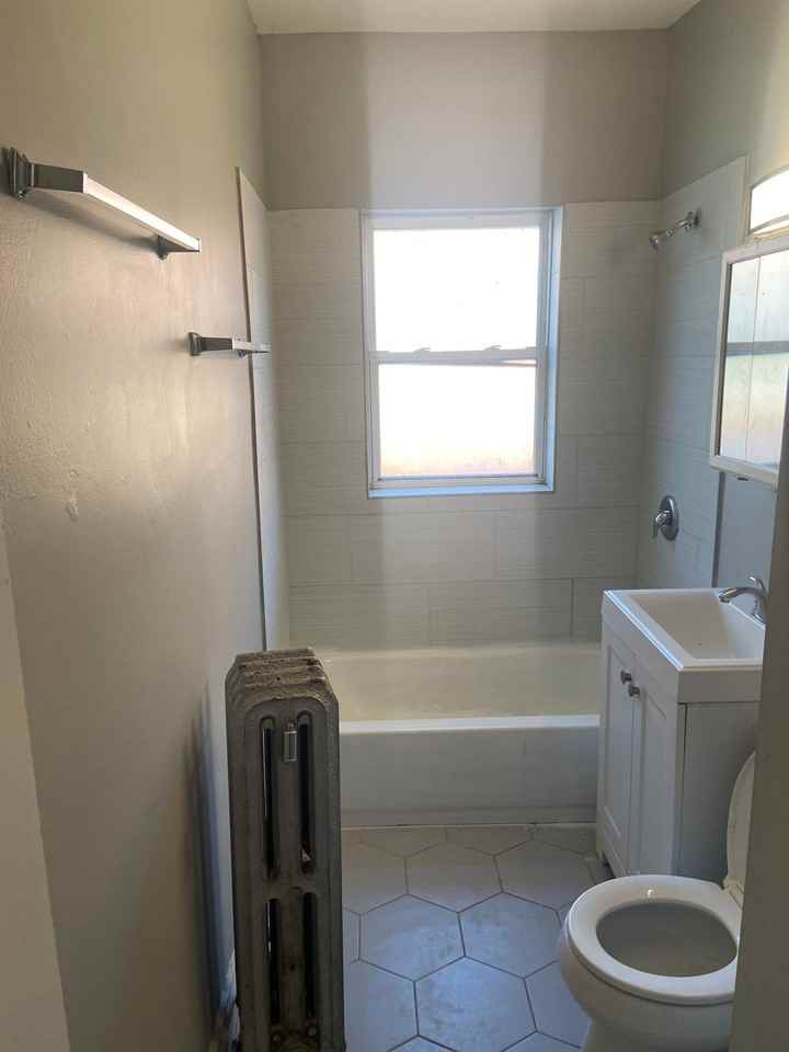 7237-43 S Bennett Ave - Photo 7 of 11