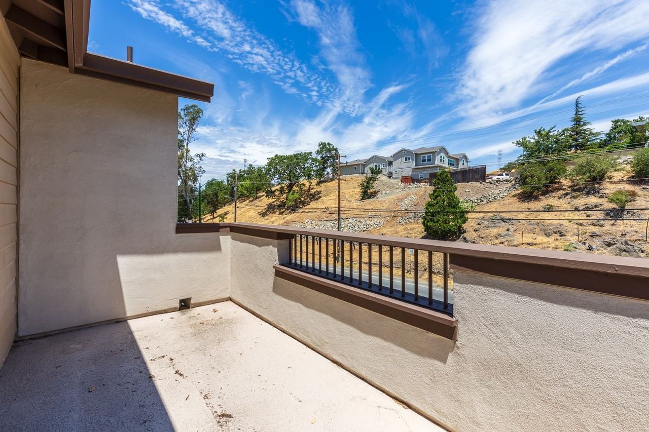 1281 Homestead Ave - Photo 4 of 37