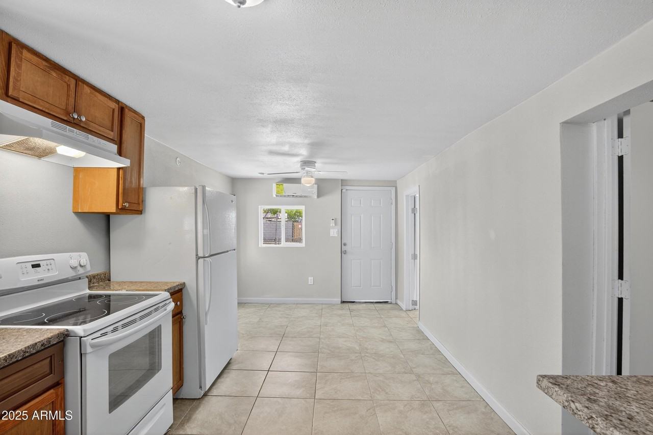 1410 S 24th Ave #B - Photo 5 of 27