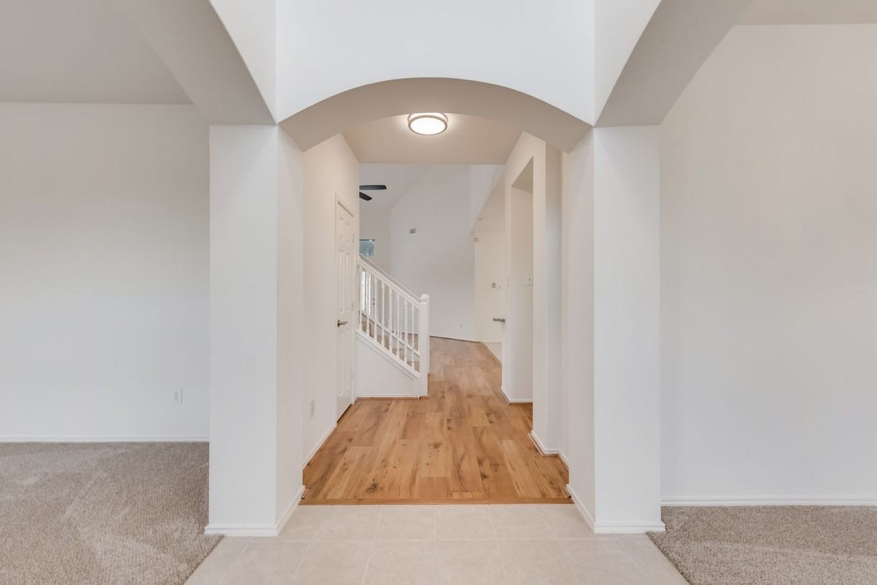 3605 Carrington Dr - Photo 3 of 21