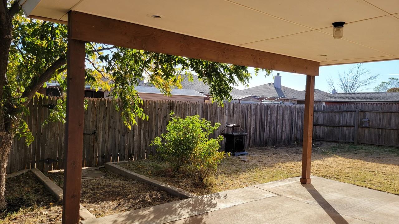 1805 79th Pl - Photo 3 of 3