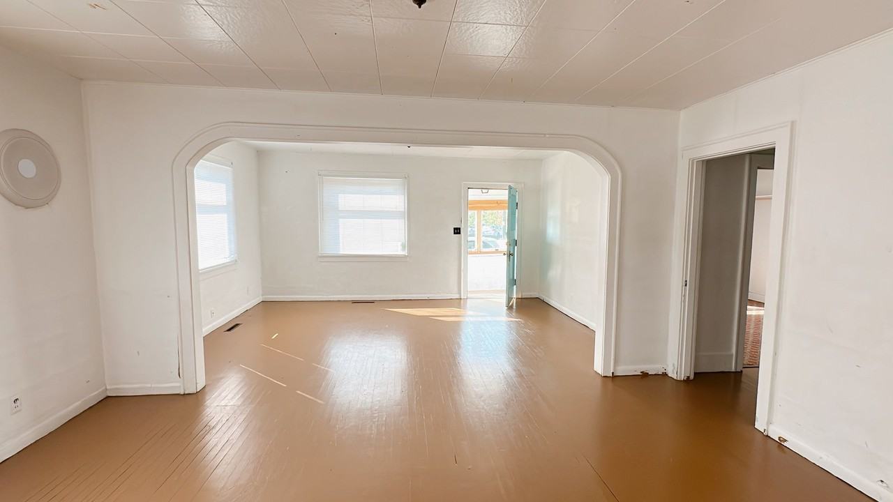 2207 Douglas Ave - Photo 2 of 31