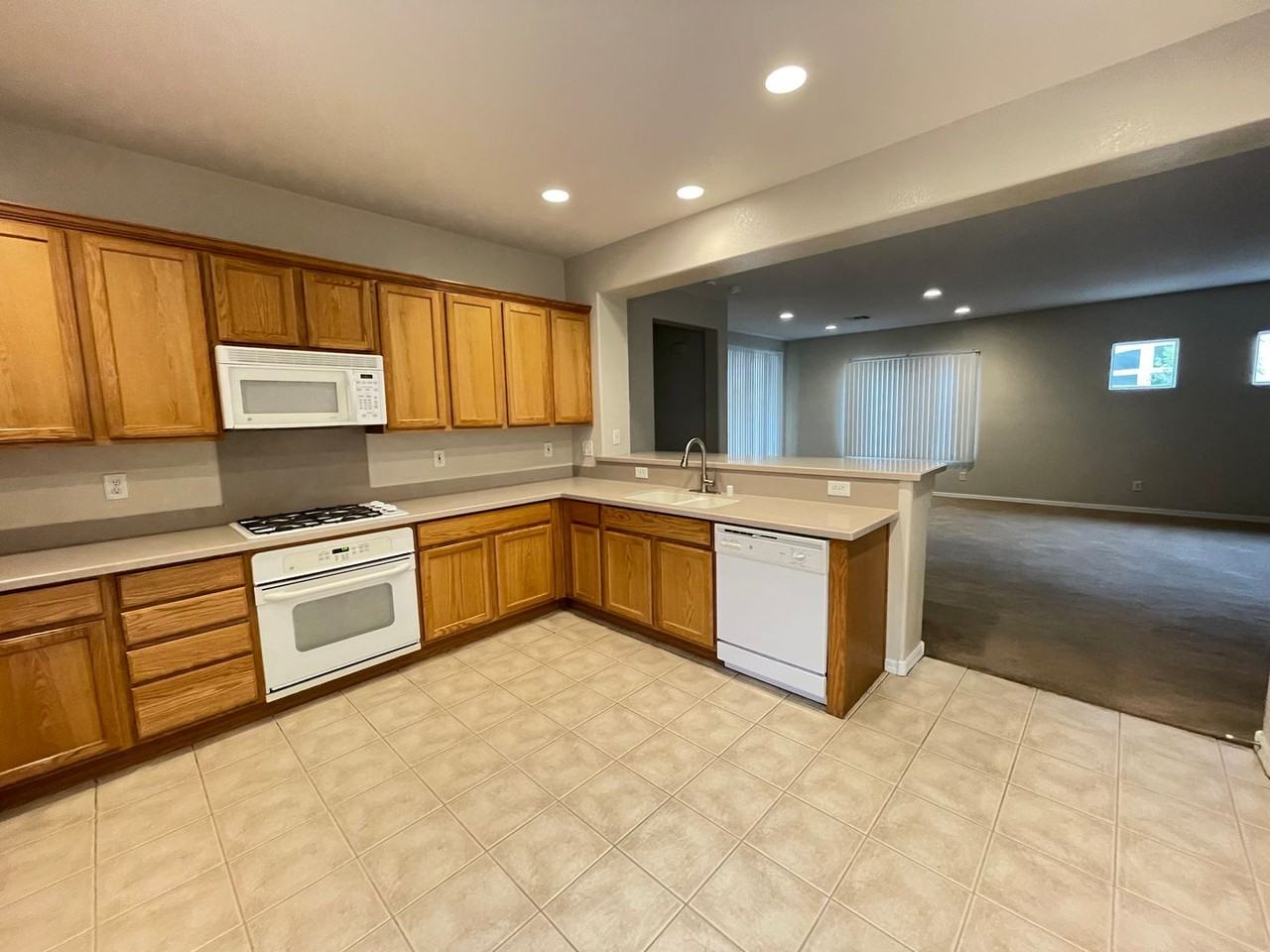 2928 Pitgaveny Ave - Photo 2 of 10