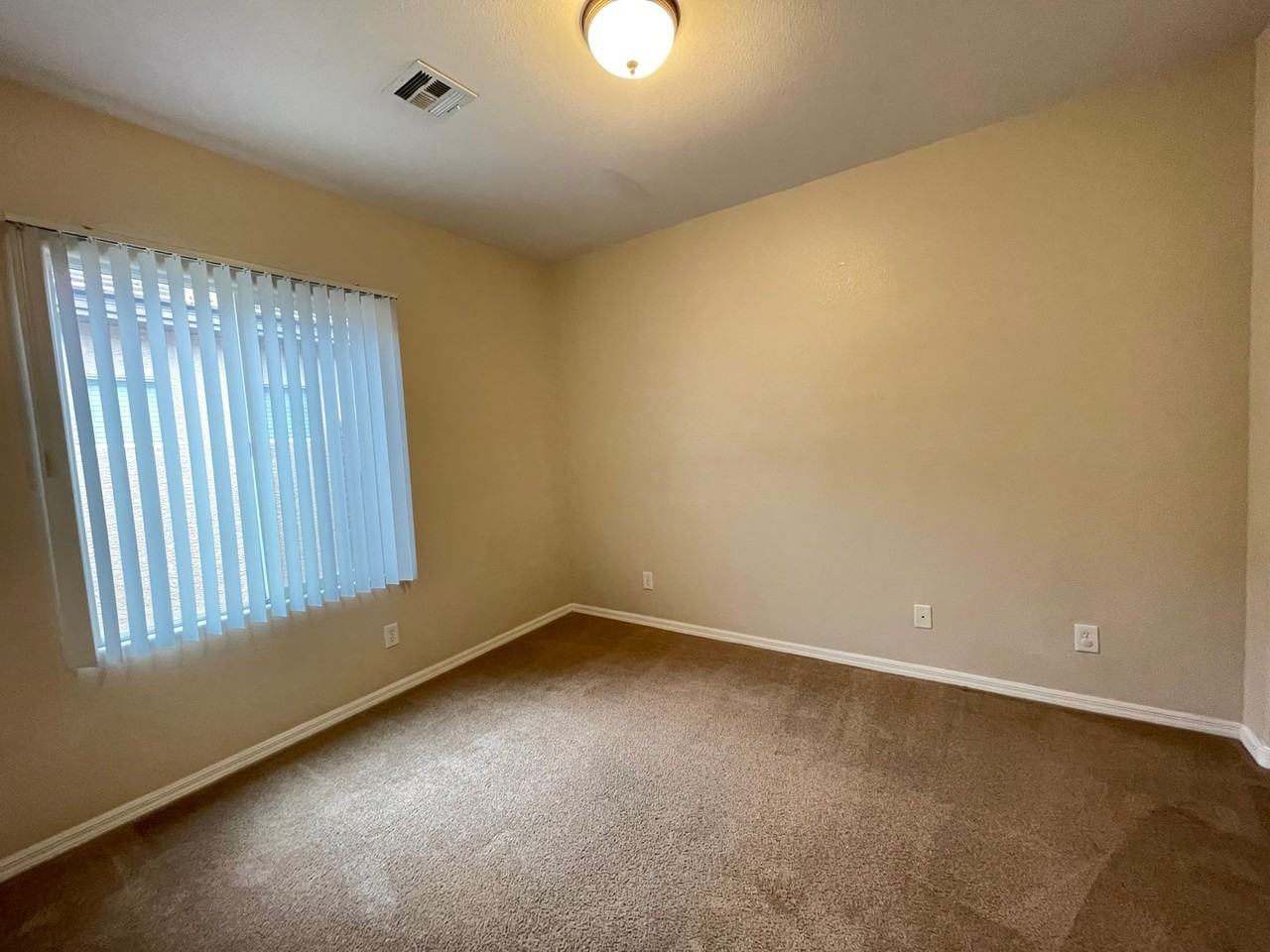 2928 Pitgaveny Ave - Photo 5 of 10