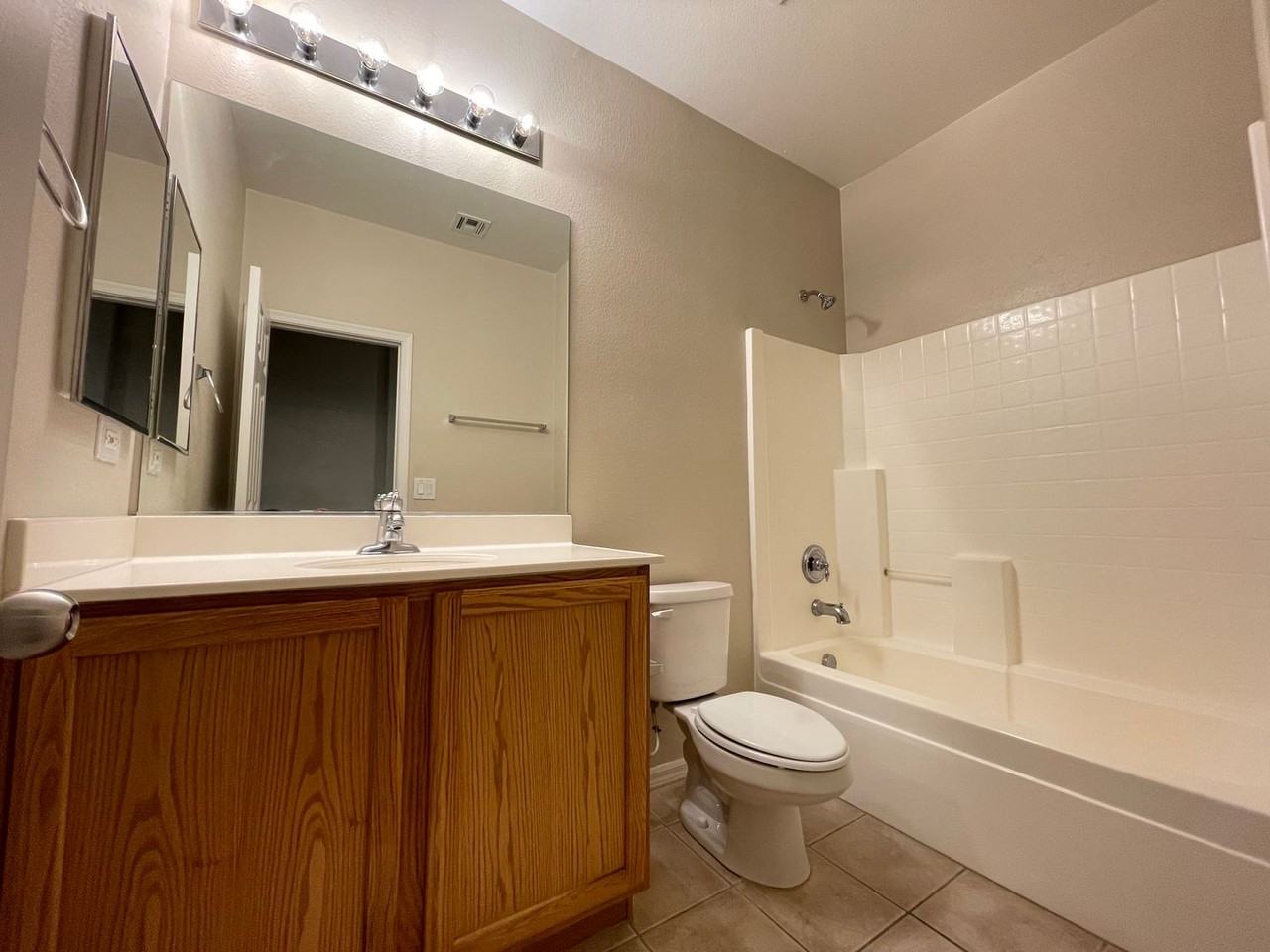 2928 Pitgaveny Ave - Photo 6 of 10