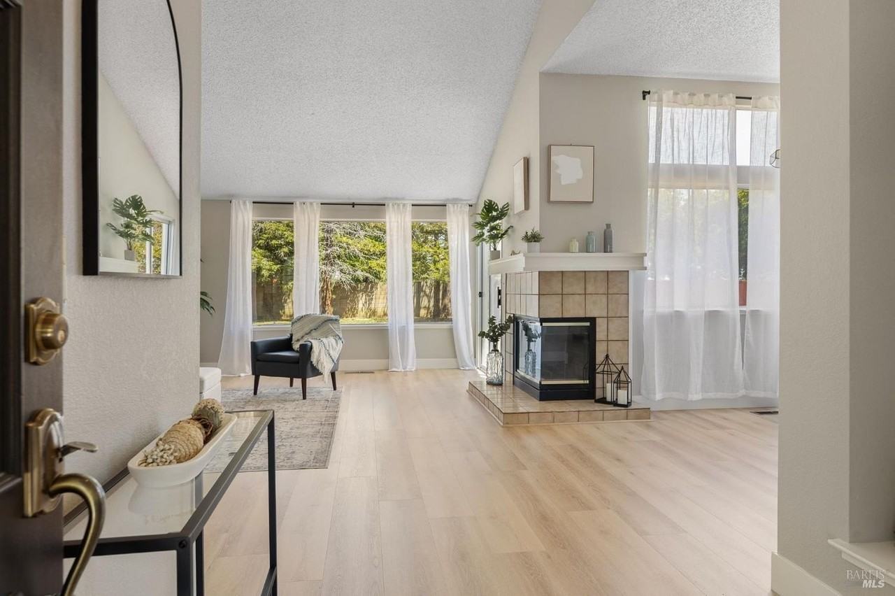 828 Stoneridge Cir - Photo 6 of 37