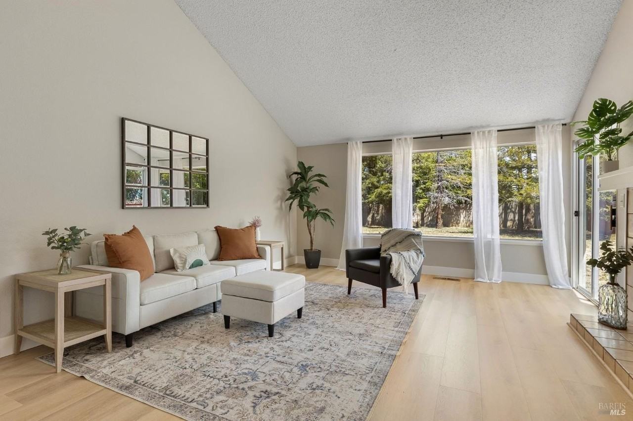 828 Stoneridge Cir - Photo 7 of 37