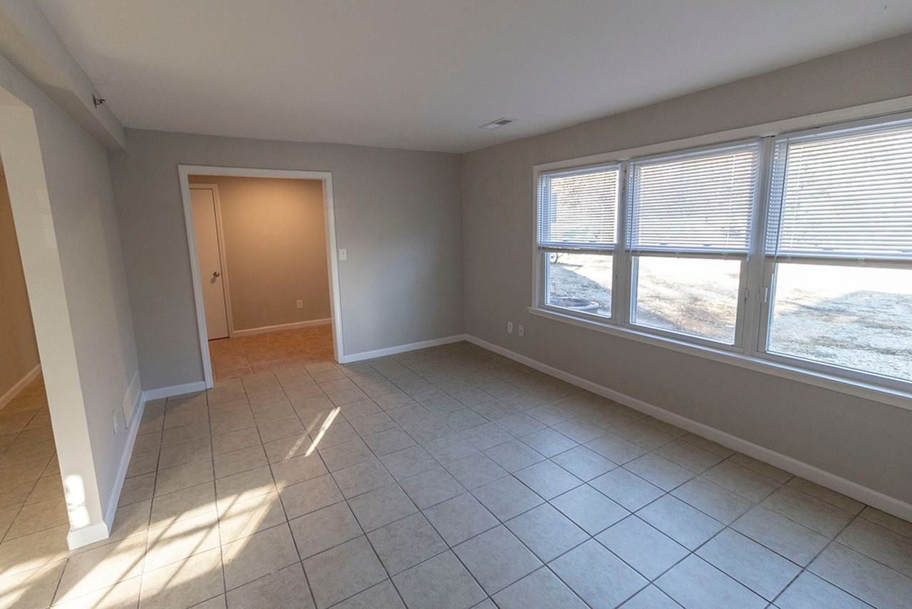 706 Demaret Dr - Photo 6 of 30